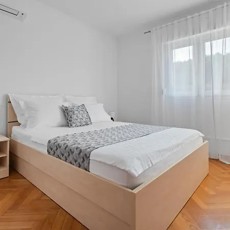 New Mar 44 - Znjan, * Σπλιτ