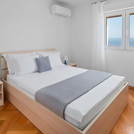 New Mar 44 - Znjan, Σπλιτ